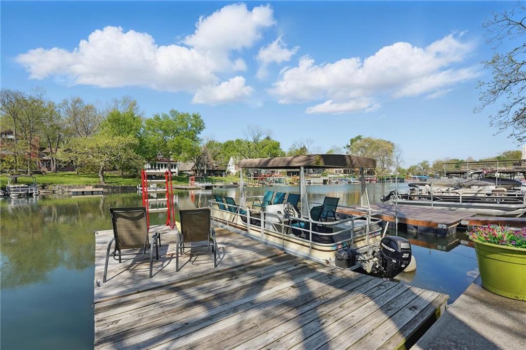 62 Beach Dr, Lake Tapawingo, MO 64015