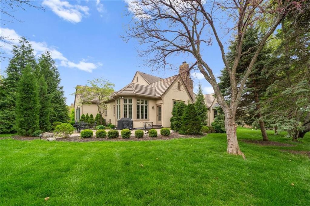 2100 W 115th St, Leawood, KS 66211