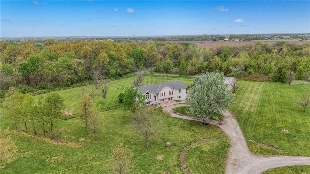 12448 NW Blackwood Dr, Adrian, MO 64720