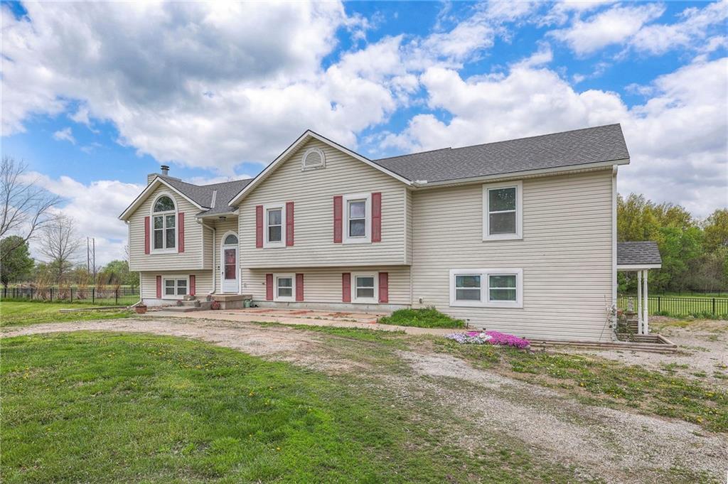 12448 NW Blackwood Dr, Adrian, MO 64720