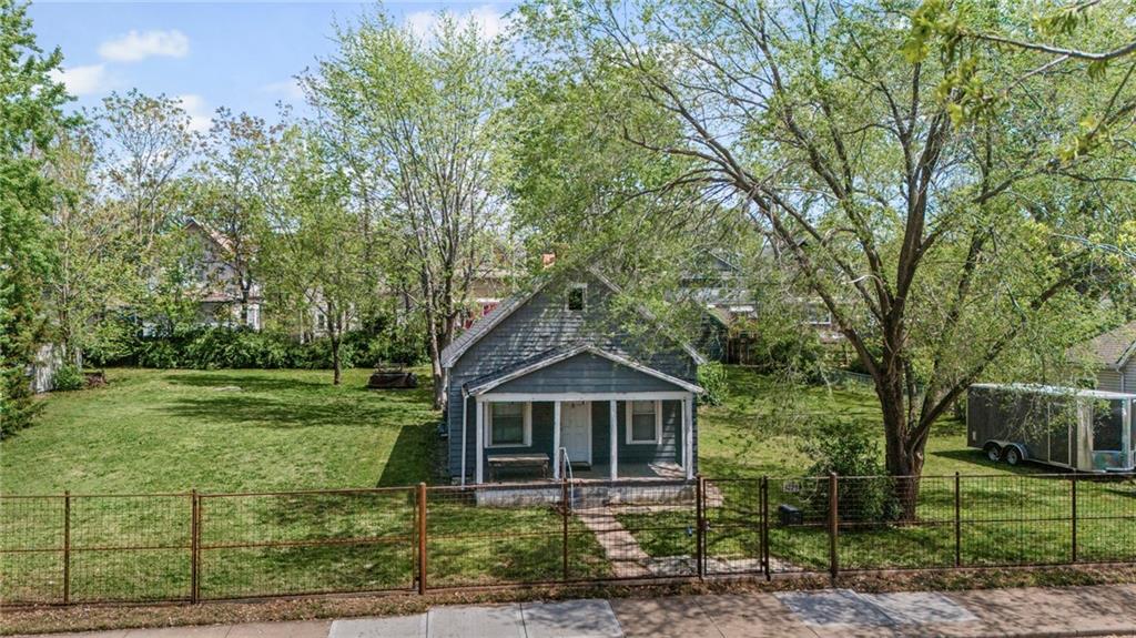3225 Holmes St, Kansas City, MO 64109