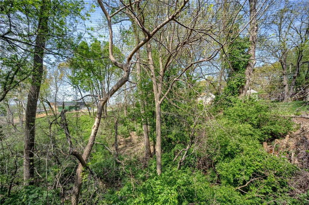 922 NW Valley Ln, Riverside, MO 64150