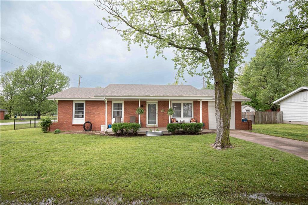 709 Arthur Aull Rd, Lamar, MO 64759