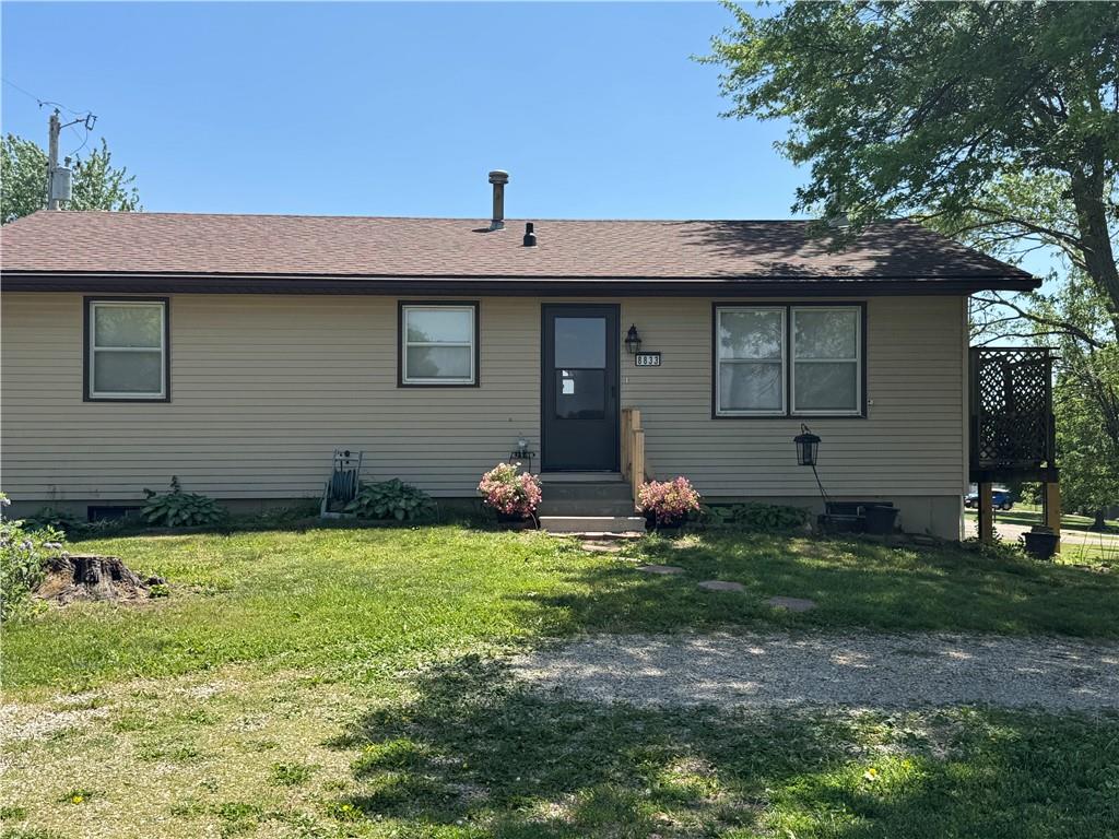 8833 Hickory Ln, Ozawkie, KS 66070