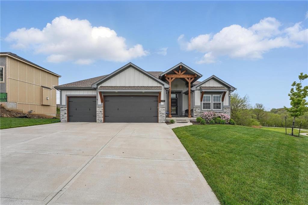 8213 NW 89th St, Kansas City, MO 64153