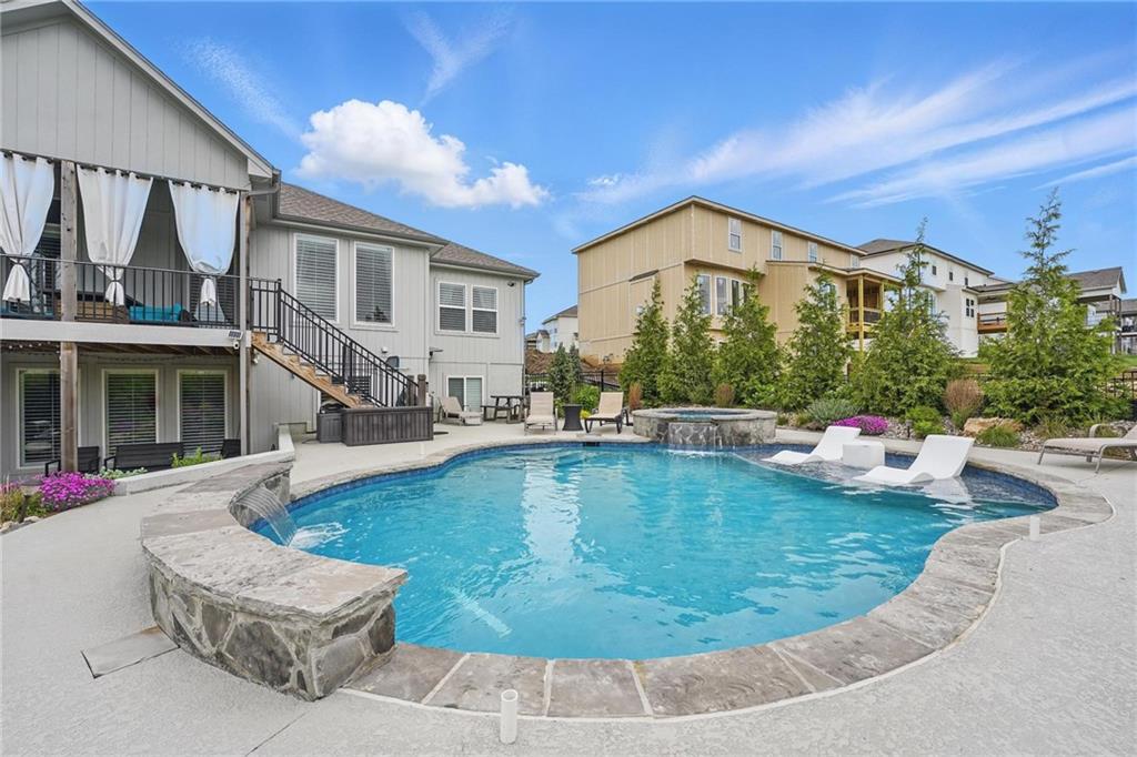 8213 NW 89th St, Kansas City, MO 64153