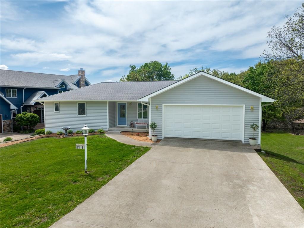 1718 Lake Viking Ter, Gallatin, MO 64640