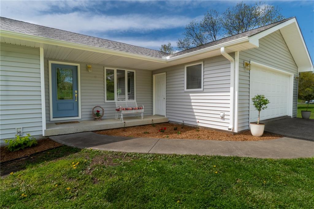 1718 Lake Viking Ter, Gallatin, MO 64640