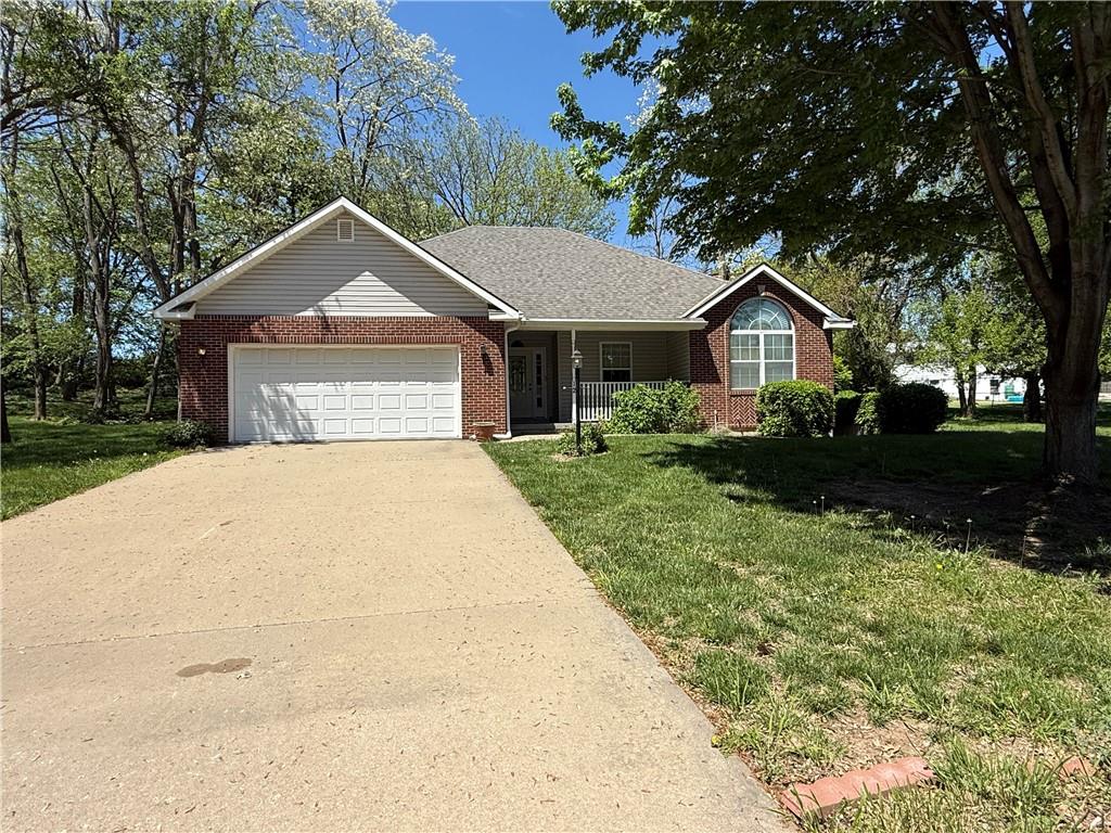 12 Chadwick Ln, Country Club, MO 64506