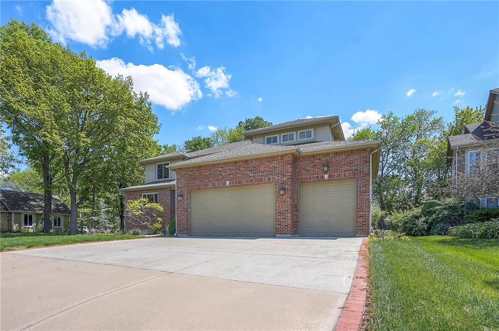 7841 Alden Rd, Lenexa, KS 66216