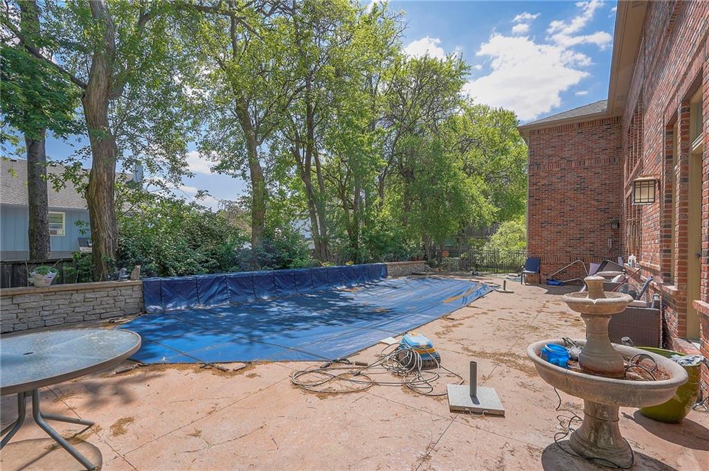 7841 Alden Rd, Lenexa, KS 66216
