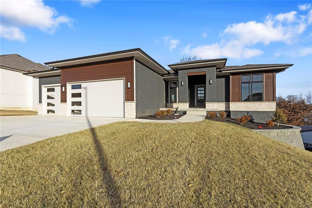 202 E Maple St, Lone Jack, MO 64070
