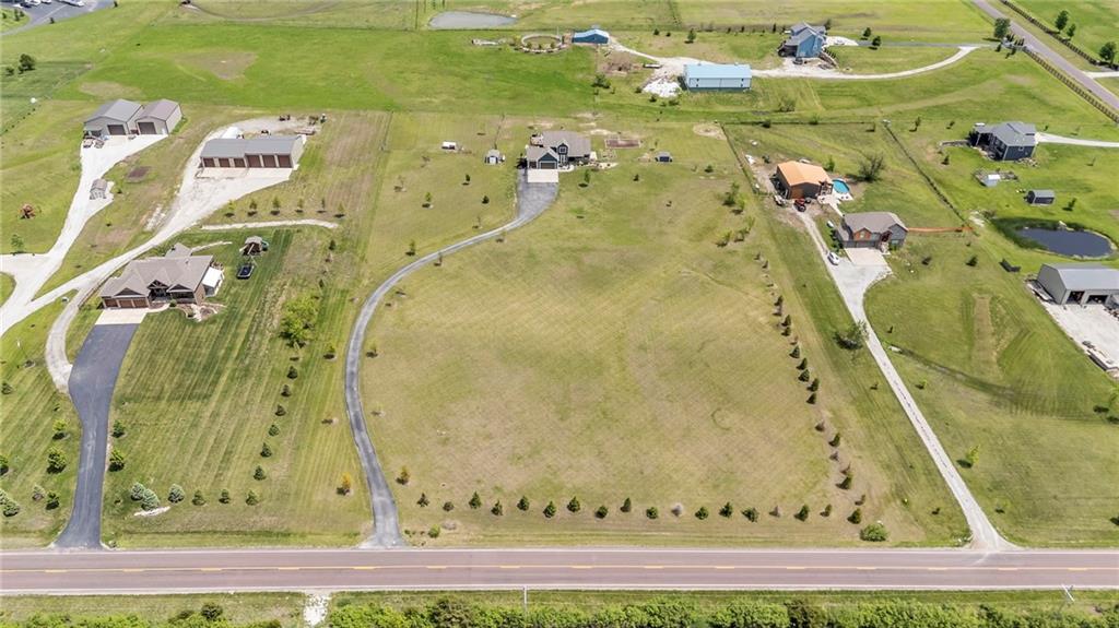 14896 170th St, Bonner Springs, KS 66012