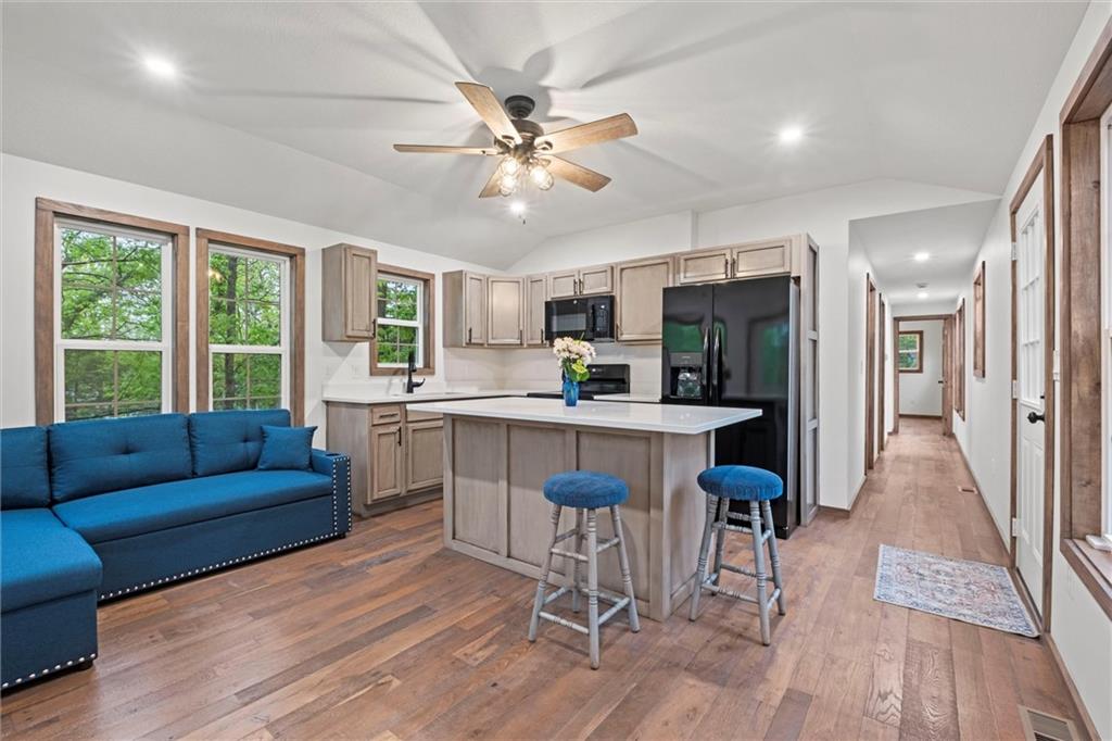 13 S Lakeside Cir, Linn Valley, KS 66040