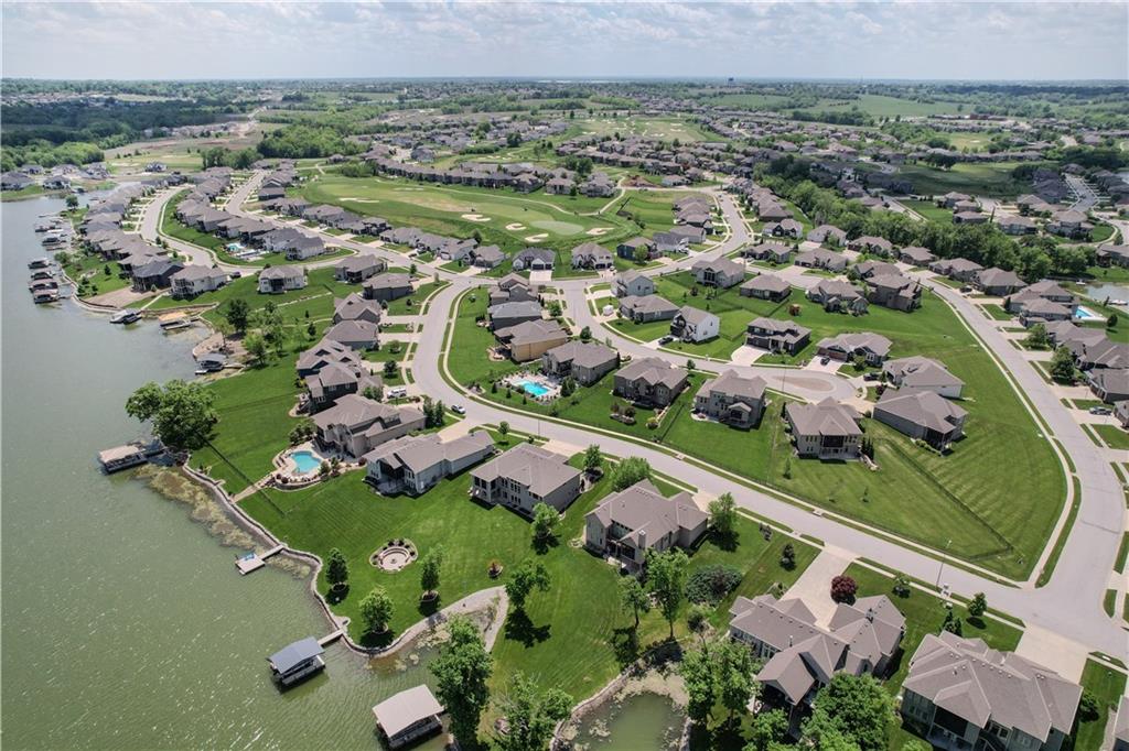 1415 Kensington Ln, Raymore, MO 64083