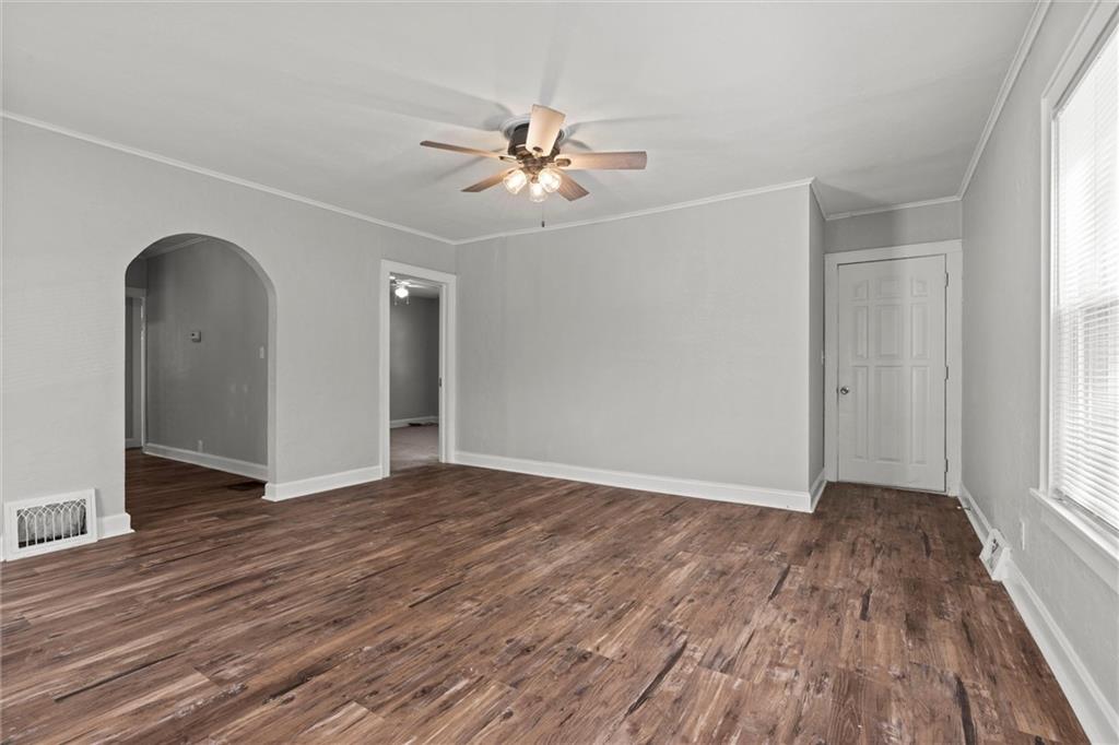 4001 NW South Dr, Riverside, MO 64150
