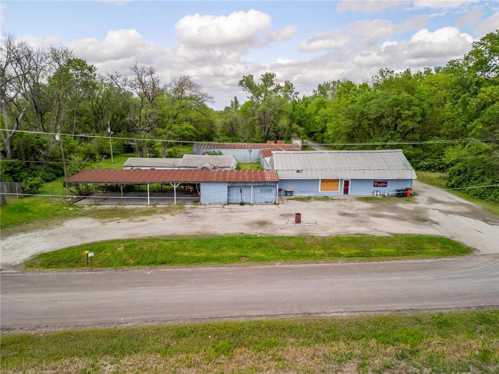 2803 SW Lower Lake Rd, St Joseph, MO 64504
