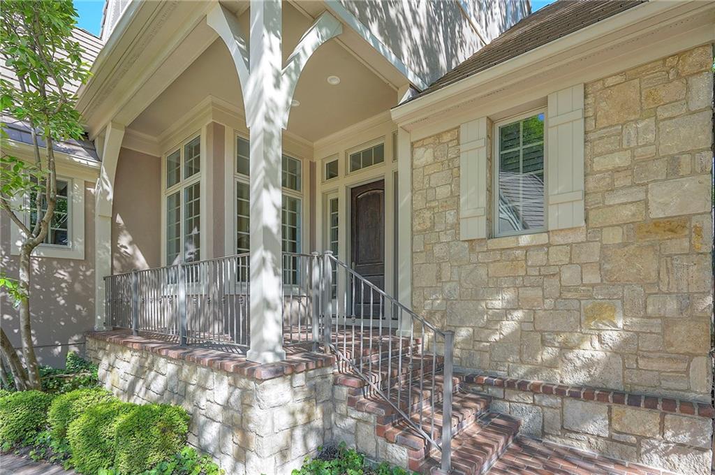 11352 El Monte Ct, Leawood, KS 66211