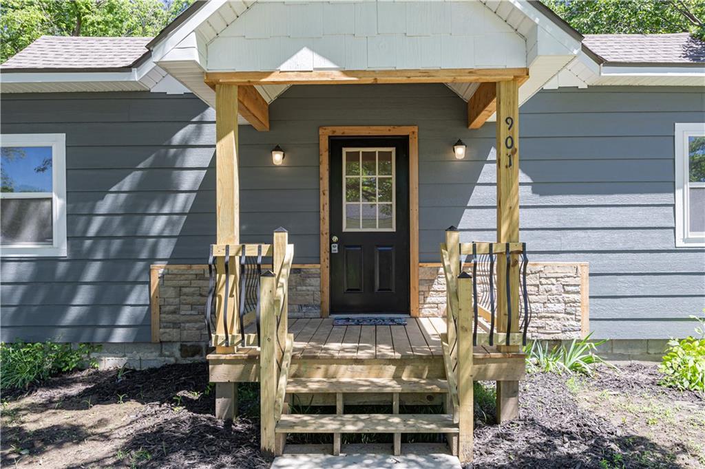901 N 9th St, Neodesha, KS 66757