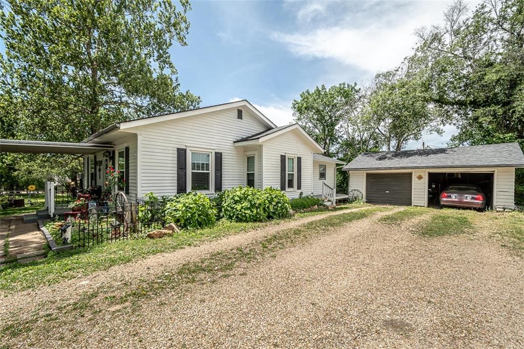 922 Frazier St, Valley Falls, KS 66088