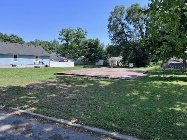 219 Pottawatomie St, Leavenworth, KS 66048