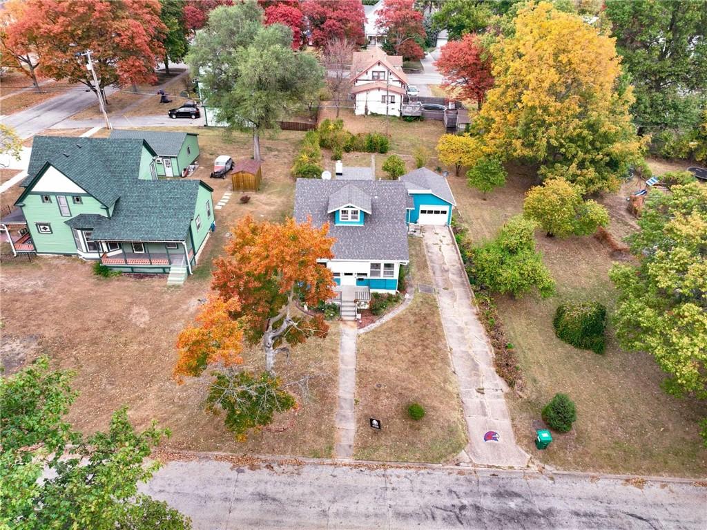 110 Shawnee St, Hiawatha, KS 66434