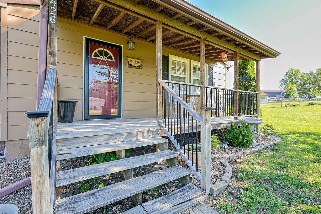 1426 Loveland Dr, Stewartsville, MO 64490