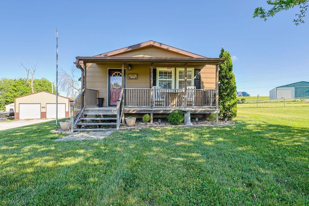 1426 Loveland Dr, Stewartsville, MO 64490