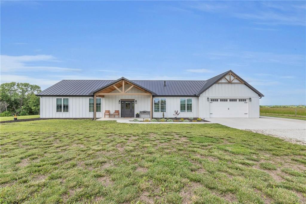 2363 Bainbridge Rd, Bates City, MO 64011