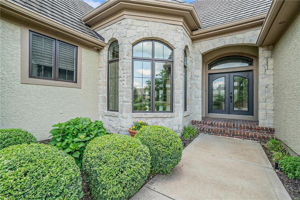 14008 Nicklaus Dr, Overland Park, KS 66223