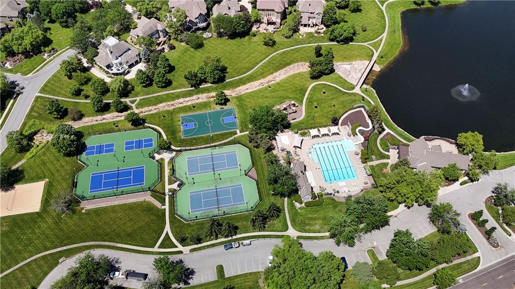 14732 Maple St, Overland Park, KS 66223