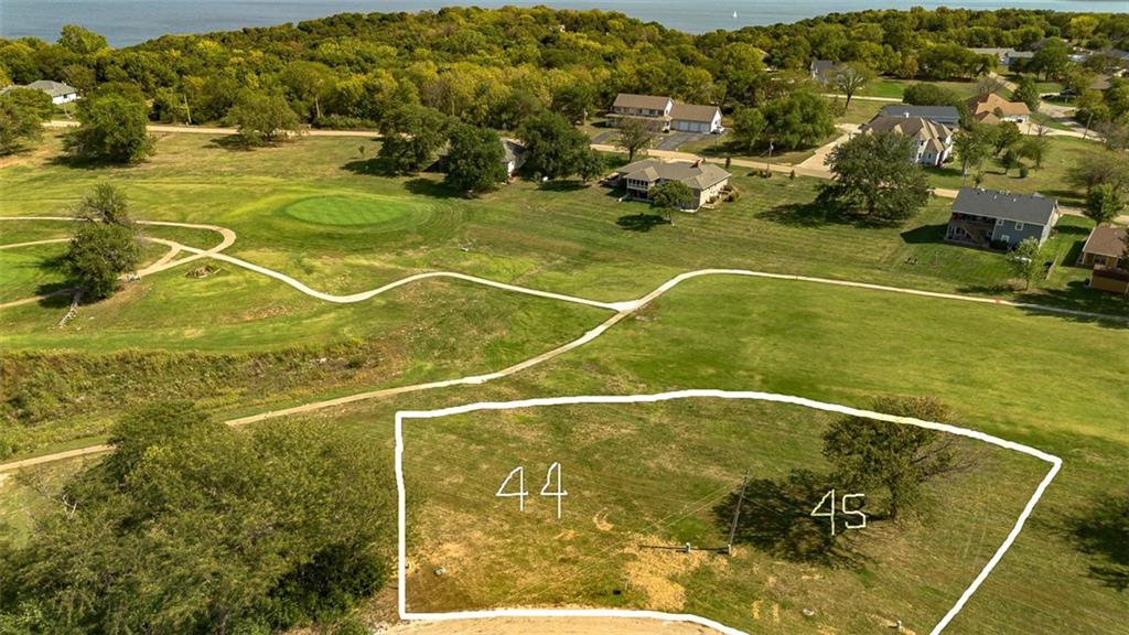7882 Seneca Lake Rd, Ozawkie, KS 66070