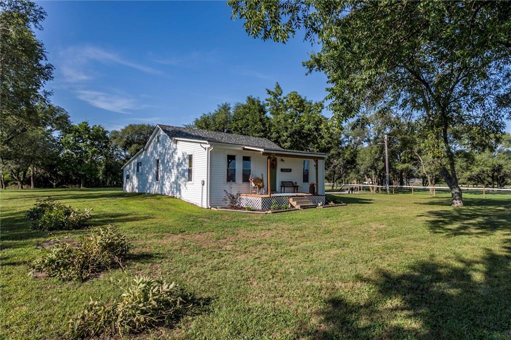 1596 Haskell Rd, Williamsburg, KS 66095