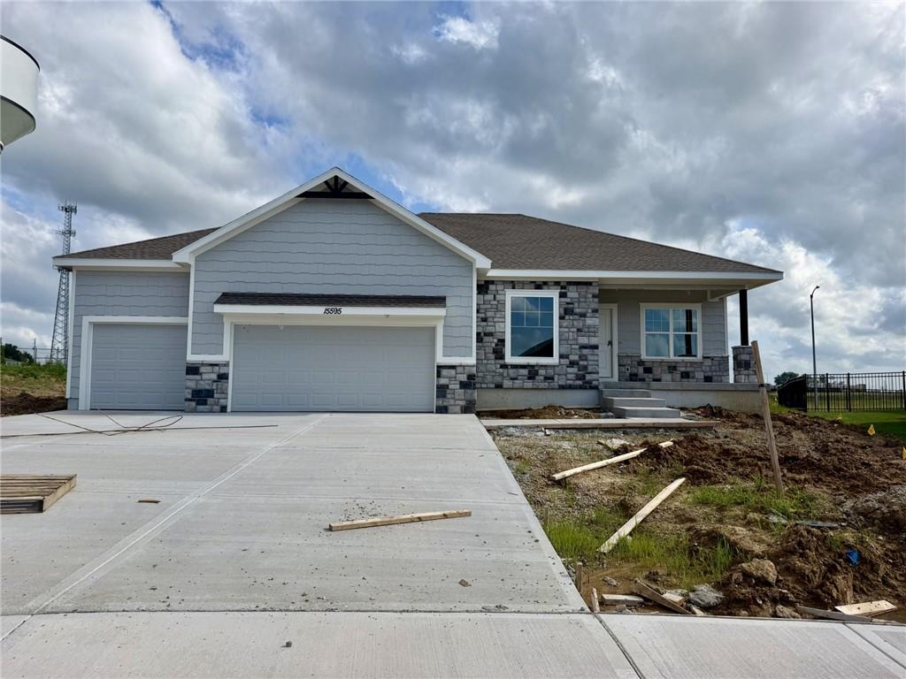15595 N Sheridan Ct, Basehor, KS 66007