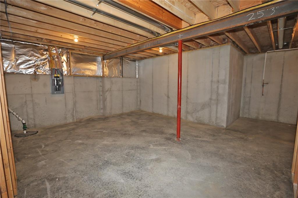 15595 N Sheridan Ct, Basehor, KS 66007
