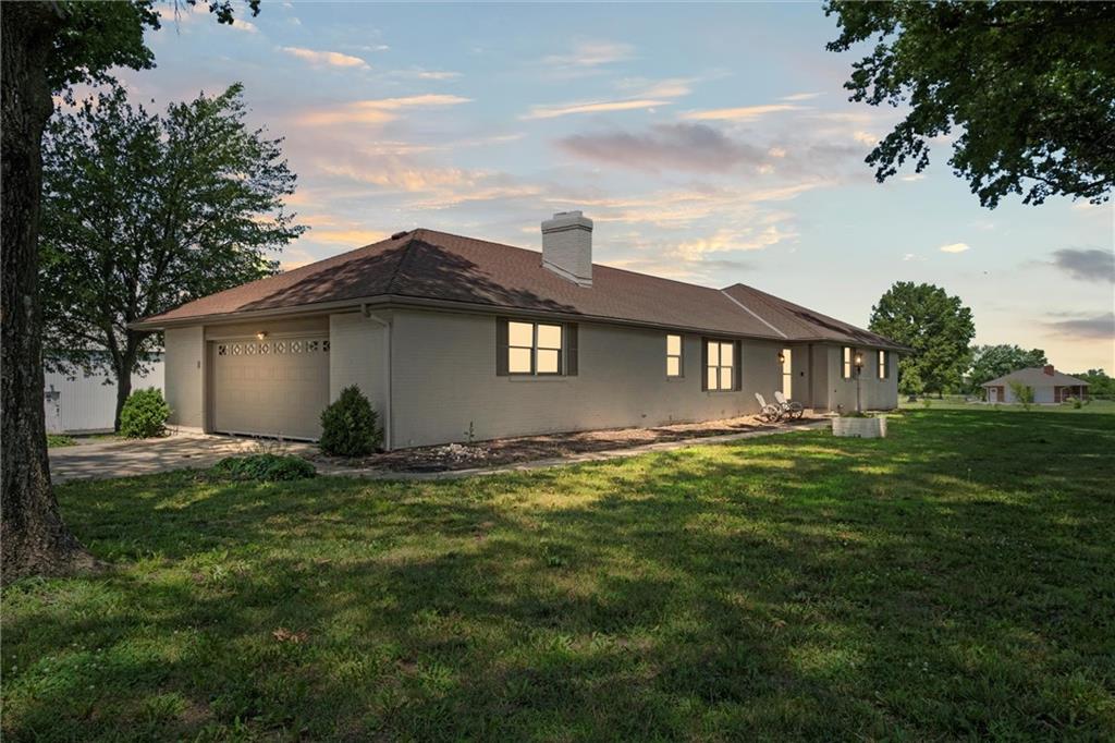 22617 155th St, Basehor, KS 66007