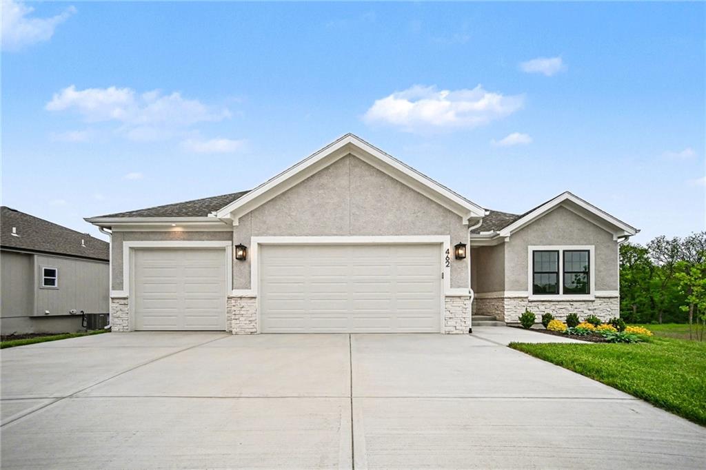 462 Green Dr, Lawson, MO 64062