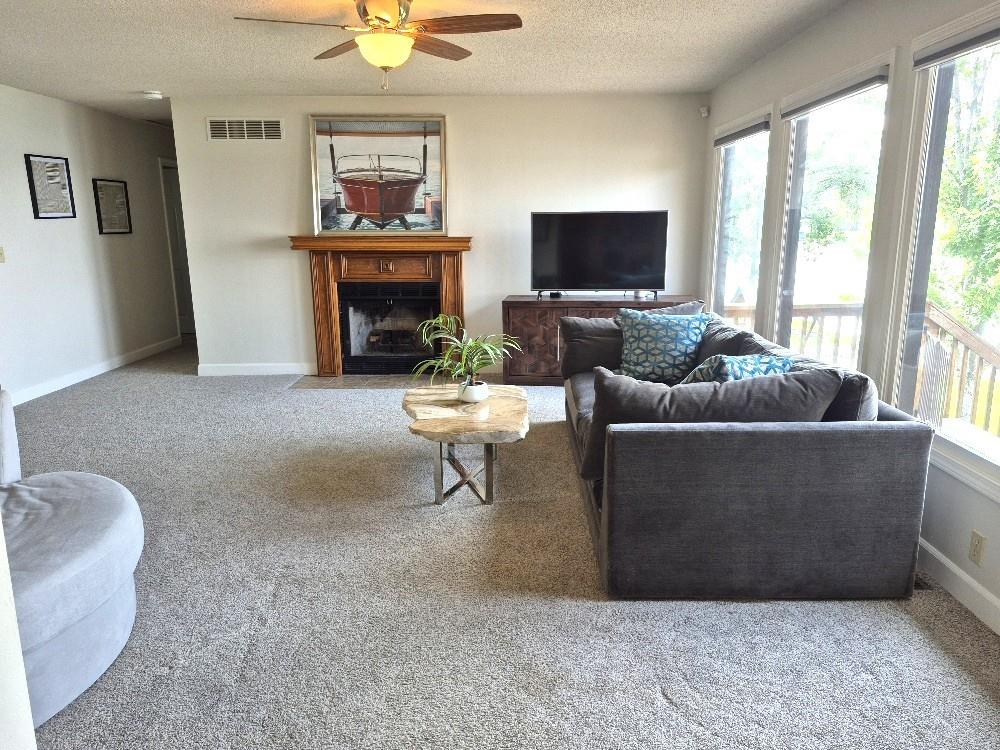566 Lake Viking Ter, Gallatin, MO 64640