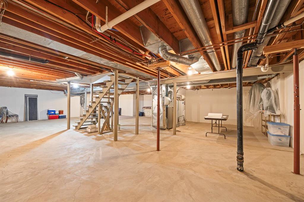 20 Lemans Ct, Prairie Village, KS 66208