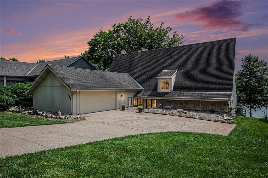 422 N Winnebago Dr, Lake Winnebago, MO 64034
