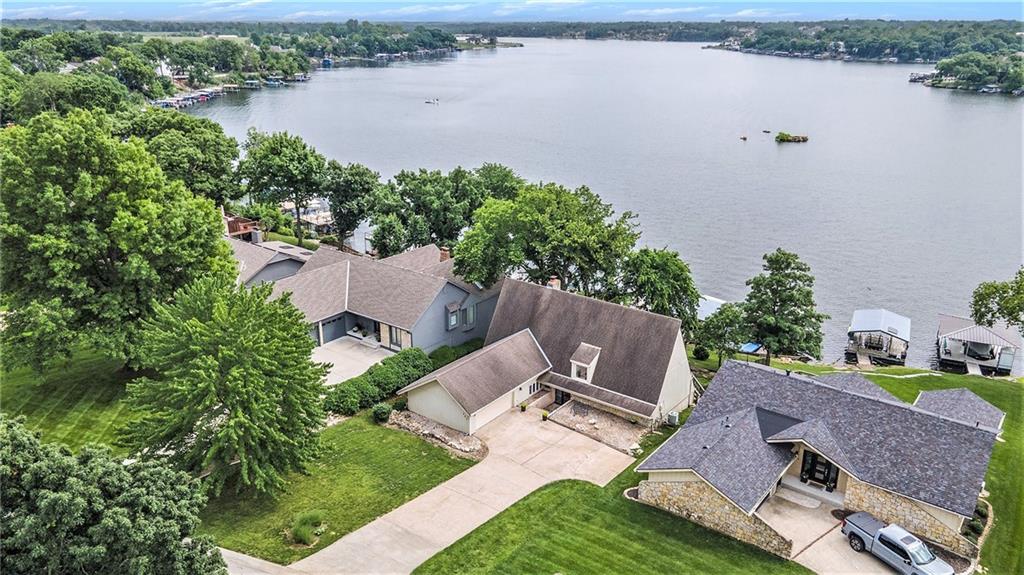 422 N Winnebago Dr, Lake Winnebago, MO 64034