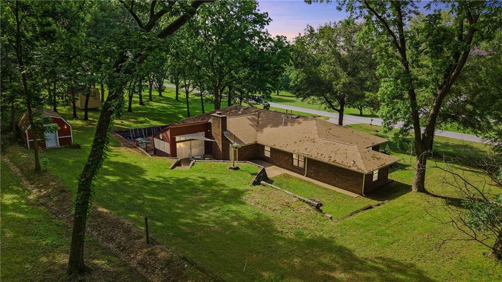 302 Southern Hills Dr, Coffeyville, KS 67337