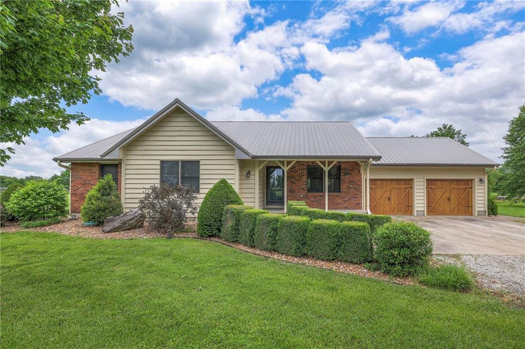 210 SE 200 Rd, Clinton, MO 64735