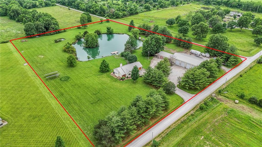 210 SE 200 Rd, Clinton, MO 64735