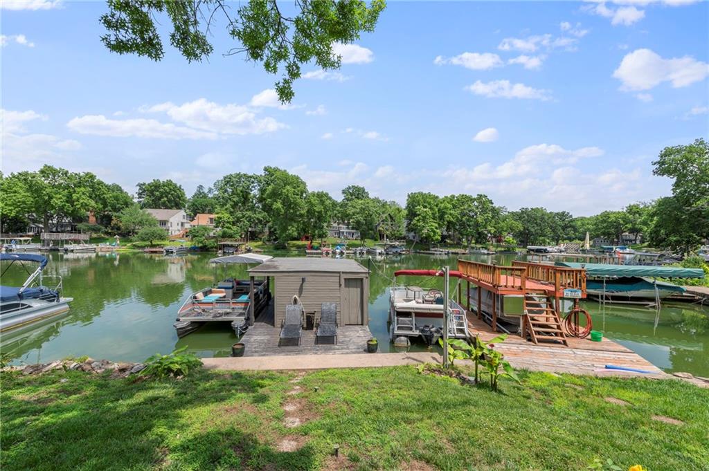 37 Beach Dr, Lake Tapawingo, MO 64015