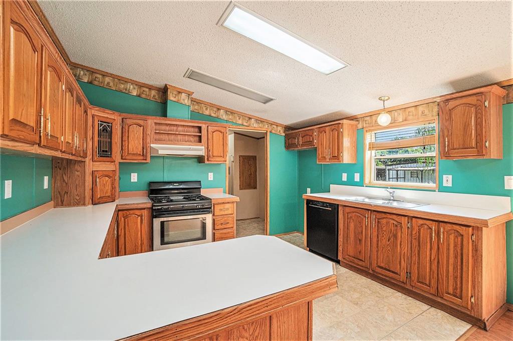 10390 Quail Hill Dr, Ozawkie, KS 66070