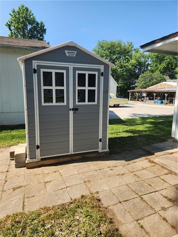 103 W 10th St, Stewartsville, MO 64490