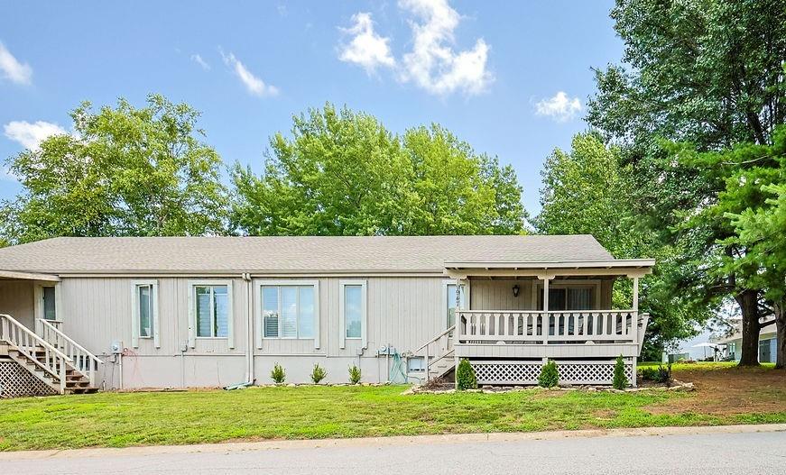 19947 Walden Oaks Dr, Country Club, MO 64505