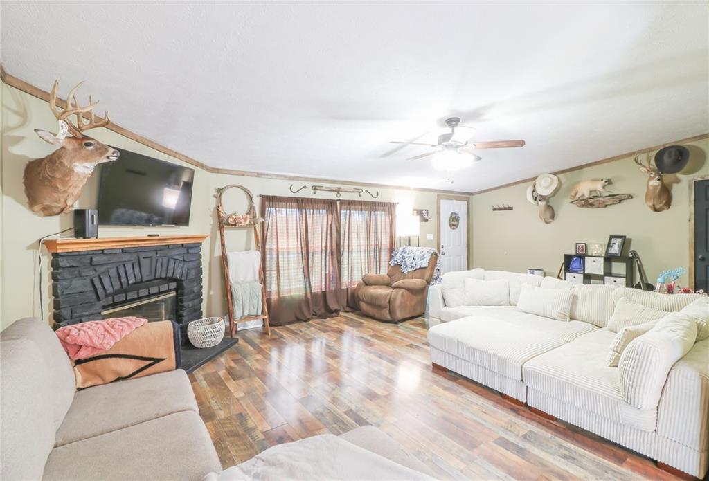 7 SW 301st Rd, Centerview, MO 64019