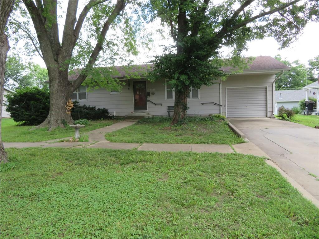 1009 Walnut St, Valley Falls, KS 66088